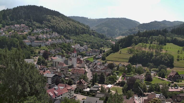 Dieses Bild zeigt eine Webcam-Aufnahme von Ottenhöfen, aufgenommen am Montag, den 22.06.2026 um 13:50 Uhr
