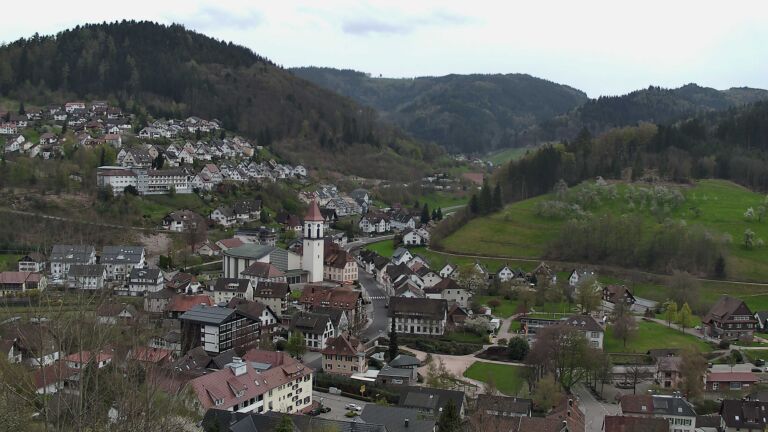 Dieses Bild zeigt eine Webcam-Aufnahme von Ottenhöfen, aufgenommen am Freitag, den 10.04.2026 um 17:40 Uhr