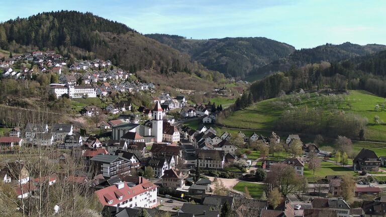 Dieses Bild zeigt eine Webcam-Aufnahme von Ottenhöfen, aufgenommen am Donnerstag, den 09.04.2026 um 17:20 Uhr