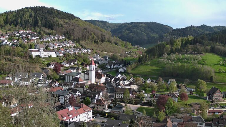 Dieses Bild zeigt eine Webcam-Aufnahme von Ottenhöfen, aufgenommen am Samstag, den 18.04.2026 um 18:40 Uhr