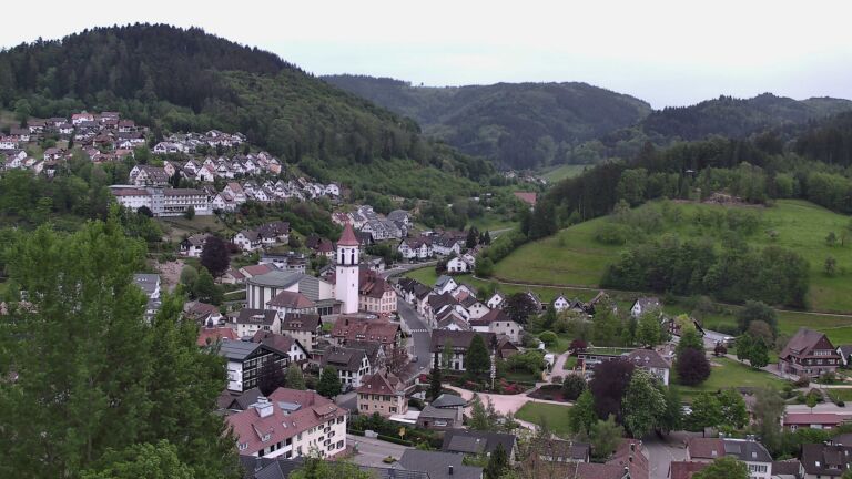 Dieses Bild zeigt eine Webcam-Aufnahme von Ottenhöfen, aufgenommen am Montag, den 04.05.2026 um 20:10 Uhr
