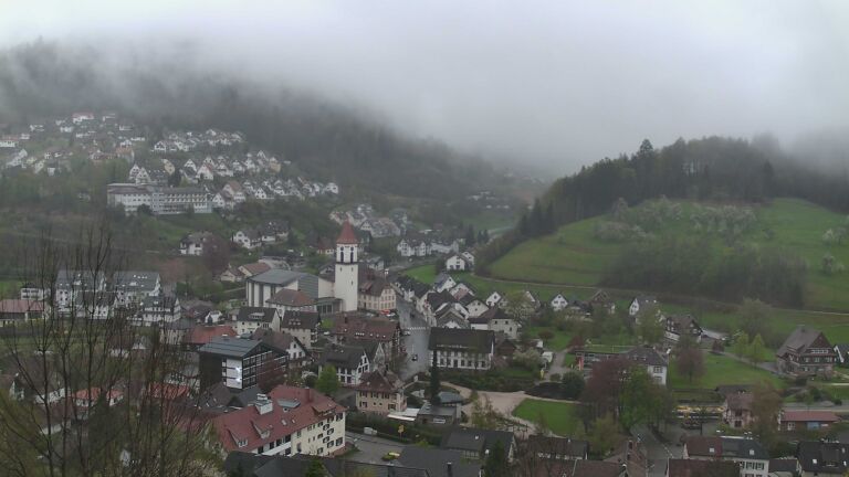 Dieses Bild zeigt eine Webcam-Aufnahme von Ottenhöfen, aufgenommen am Montag, den 13.04.2026 um 19:10 Uhr