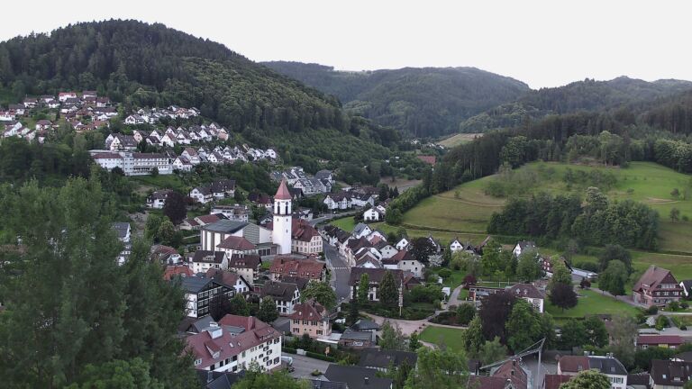 Dieses Bild zeigt eine Webcam-Aufnahme von Ottenhöfen, aufgenommen am Sonntag, den 14.06.2026 um 05:50 Uhr