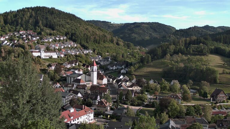 Dieses Bild zeigt eine Webcam-Aufnahme von Ottenhöfen, aufgenommen am Sonntag, den 06.09.2026 um 18:20 Uhr