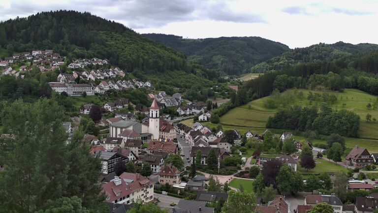 Dieses Bild zeigt eine Webcam-Aufnahme von Ottenhöfen, aufgenommen am Donnerstag, den 04.06.2026 um 08:40 Uhr