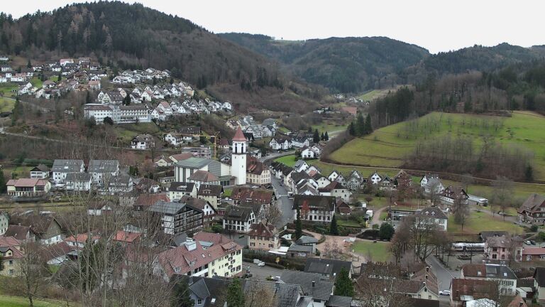 Dieses Bild zeigt eine Webcam-Aufnahme von Ottenhöfen, aufgenommen am Freitag, den 19.12.2025 um 09:50 Uhr