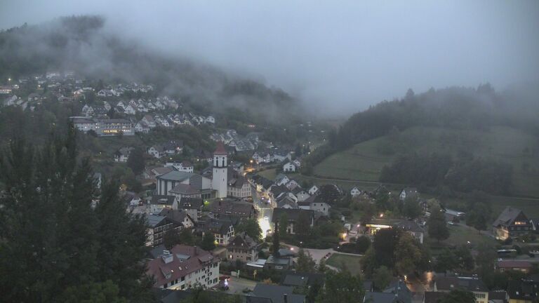 Dieses Bild zeigt eine Webcam-Aufnahme von Ottenhöfen, aufgenommen am Donnerstag, den 01.10.2026 um 19:20 Uhr