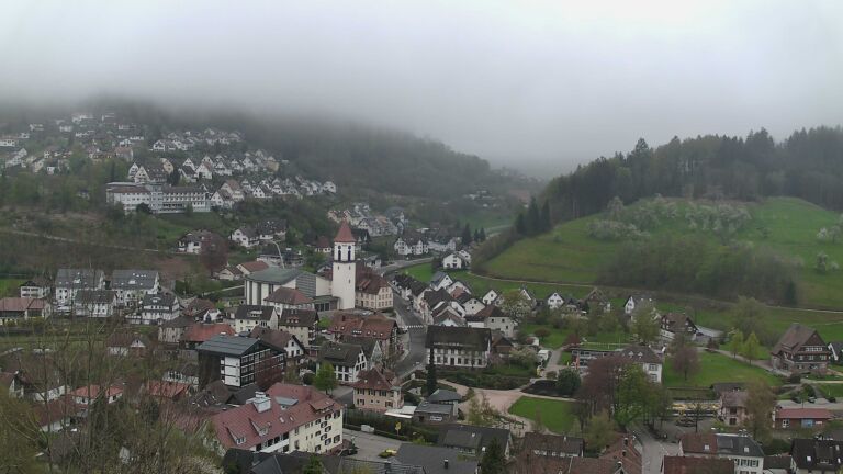 Dieses Bild zeigt eine Webcam-Aufnahme von Ottenhöfen, aufgenommen am Montag, den 13.04.2026 um 14:30 Uhr