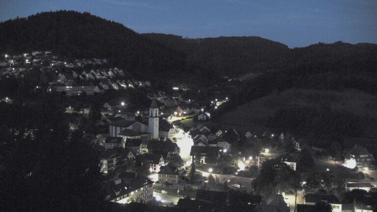 Dieses Bild zeigt eine Webcam-Aufnahme von Ottenhöfen, aufgenommen am Montag, den 13.07.2026 um 04:30 Uhr