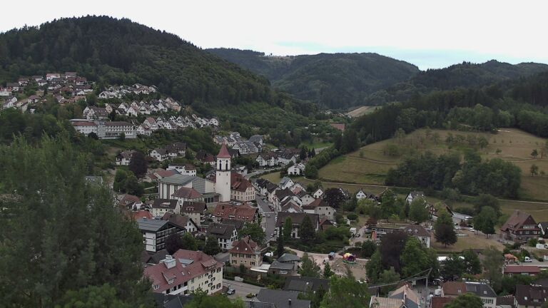 Dieses Bild zeigt eine Webcam-Aufnahme von Ottenhöfen, aufgenommen am Sonntag, den 26.07.2026 um 18:40 Uhr