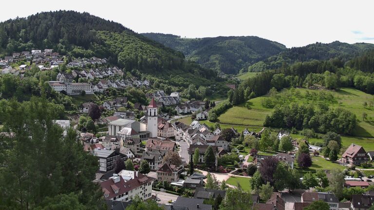 Dieses Bild zeigt eine Webcam-Aufnahme von Ottenhöfen, aufgenommen am Dienstag, den 19.05.2026 um 10:40 Uhr