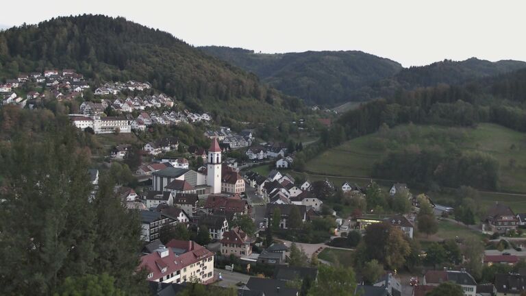 Dieses Bild zeigt eine Webcam-Aufnahme von Ottenhöfen, aufgenommen am Montag, den 05.10.2026 um 19:10 Uhr
