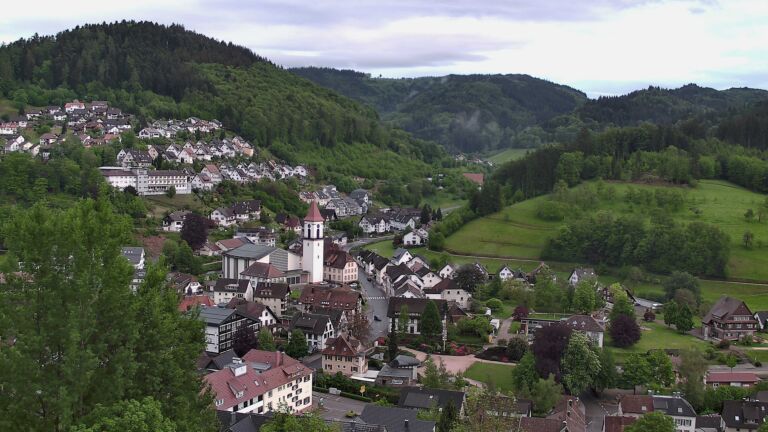Dieses Bild zeigt eine Webcam-Aufnahme von Ottenhöfen, aufgenommen am Dienstag, den 05.05.2026 um 20:10 Uhr