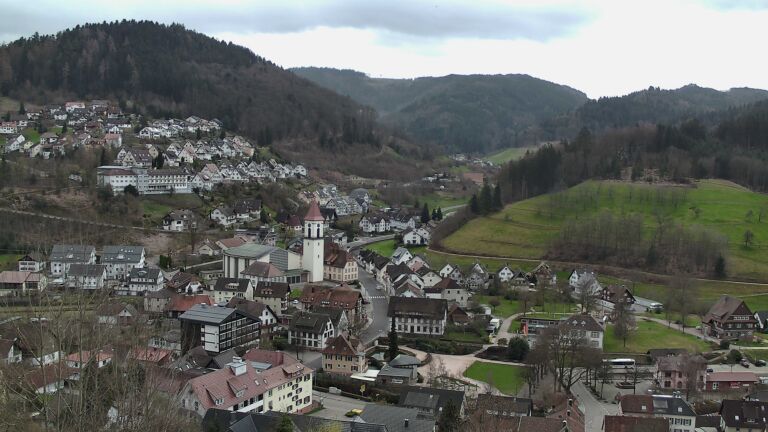 Dieses Bild zeigt eine Webcam-Aufnahme von Ottenhöfen, aufgenommen am Montag, den 16.03.2026 um 13:10 Uhr