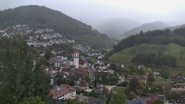 Dieses Bild zeigt eine Webcam-Aufnahme von Ottenhöfen, aufgenommen am Dienstag, den 13.10.2026 um 18:00 Uhr