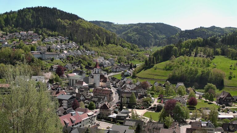 Dieses Bild zeigt eine Webcam-Aufnahme von Ottenhöfen, aufgenommen am Freitag, den 24.04.2026 um 14:10 Uhr