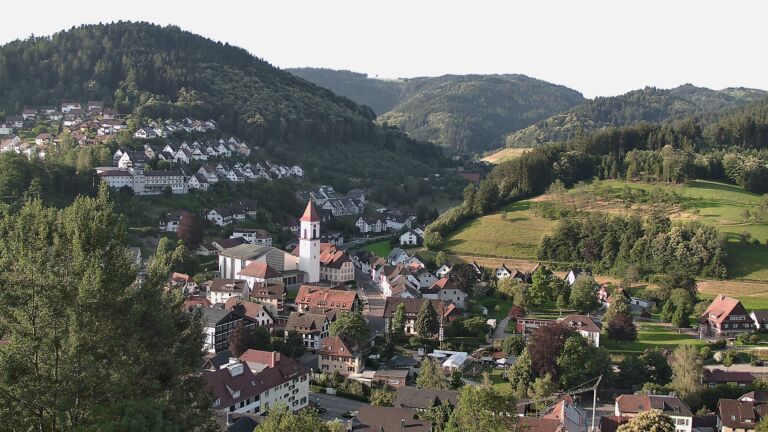 Dieses Bild zeigt eine Webcam-Aufnahme von Ottenhöfen, aufgenommen am Montag, den 22.06.2026 um 07:10 Uhr