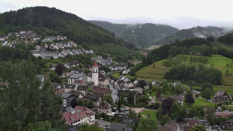 Dieses Bild zeigt eine Webcam-Aufnahme von Ottenhöfen, aufgenommen am Freitag, den 12.06.2026 um 10:10 Uhr