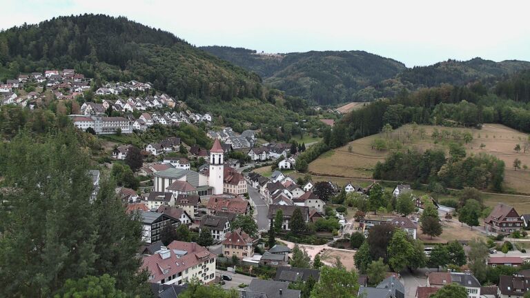Dieses Bild zeigt eine Webcam-Aufnahme von Ottenhöfen, aufgenommen am Freitag, den 21.08.2026 um 07:40 Uhr