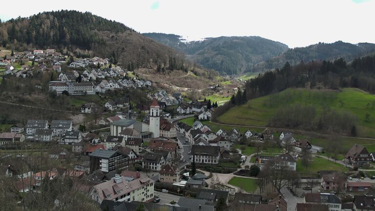 Dieses Bild zeigt eine Webcam-Aufnahme von Ottenhöfen, aufgenommen am Mittwoch, den 01.04.2026 um 15:00 Uhr