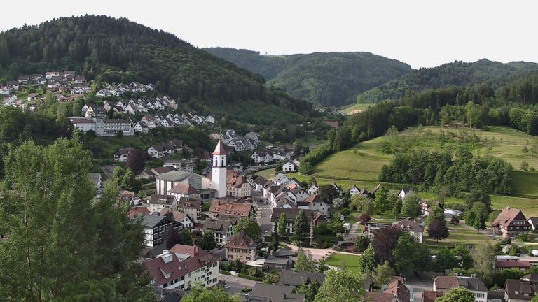 Dieses Bild zeigt eine Webcam-Aufnahme von Ottenhöfen, aufgenommen am Samstag, den 30.05.2026 um 08:00 Uhr