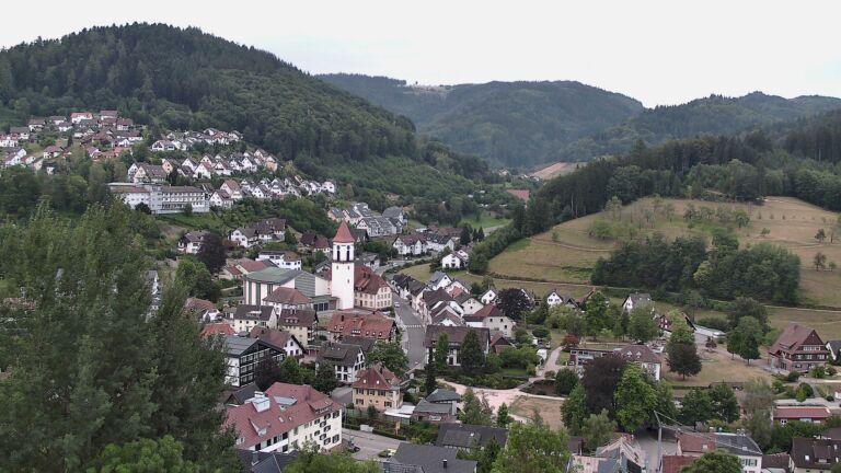 Dieses Bild zeigt eine Webcam-Aufnahme von Ottenhöfen, aufgenommen am Montag, den 03.08.2026 um 06:30 Uhr
