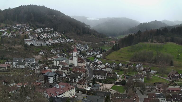 Dieses Bild zeigt eine Webcam-Aufnahme von Ottenhöfen, aufgenommen am Samstag, den 28.03.2026 um 14:00 Uhr