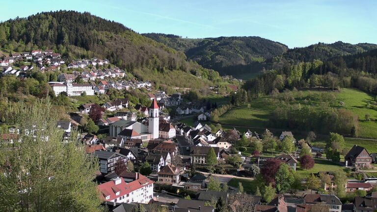 Dieses Bild zeigt eine Webcam-Aufnahme von Ottenhöfen, aufgenommen am Freitag, den 24.04.2026 um 18:50 Uhr