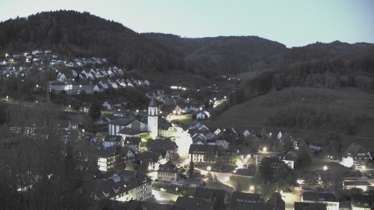 Dieses Bild zeigt eine Webcam-Aufnahme von Ottenhöfen, aufgenommen am Sonntag, den 26.04.2026 um 05:30 Uhr