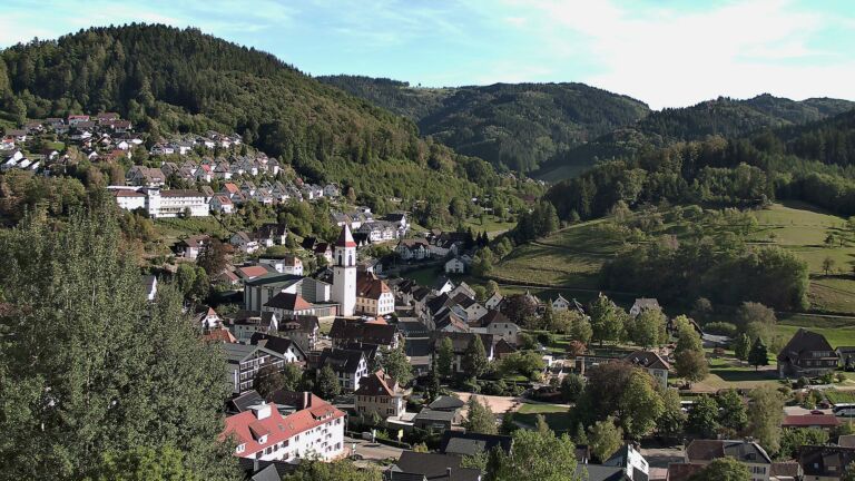 Dieses Bild zeigt eine Webcam-Aufnahme von Ottenhöfen, aufgenommen am Montag, den 14.09.2026 um 17:10 Uhr
