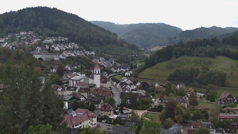 Dieses Bild zeigt eine Webcam-Aufnahme von Ottenhöfen, aufgenommen am Sonntag, den 04.10.2026 um 18:40 Uhr