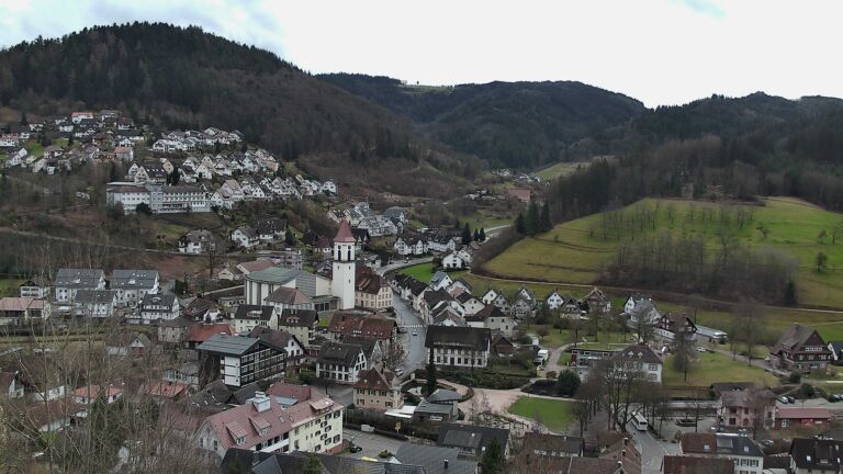 Dieses Bild zeigt eine Webcam-Aufnahme von Ottenhöfen, aufgenommen am Montag, den 23.02.2026 um 13:10 Uhr