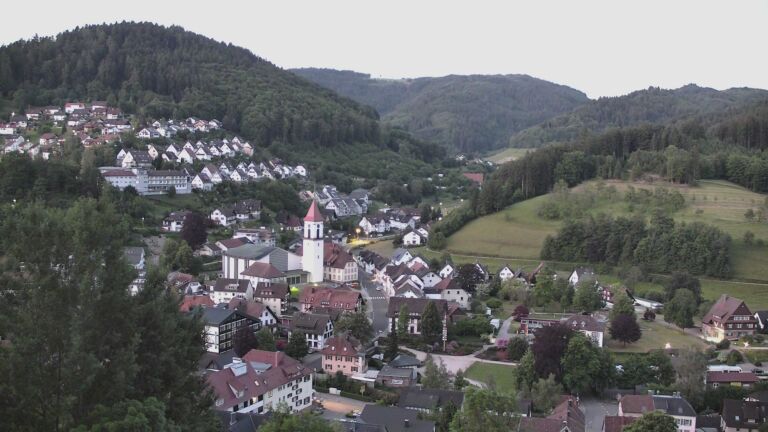 Dieses Bild zeigt eine Webcam-Aufnahme von Ottenhöfen, aufgenommen am Dienstag, den 26.05.2026 um 05:00 Uhr