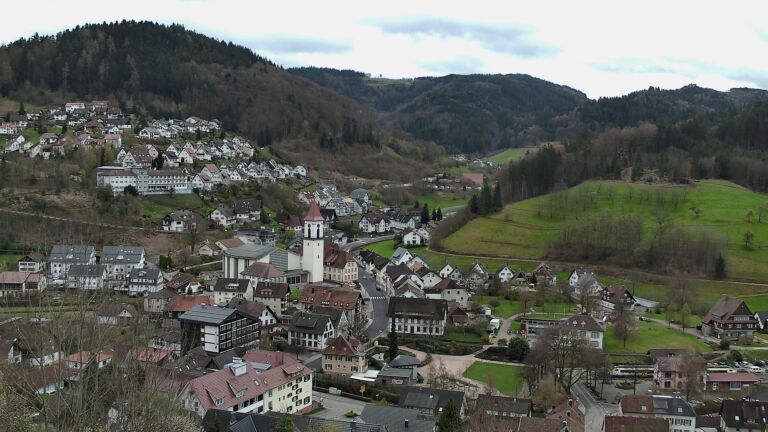 Dieses Bild zeigt eine Webcam-Aufnahme von Ottenhöfen, aufgenommen am Samstag, den 04.04.2026 um 15:20 Uhr