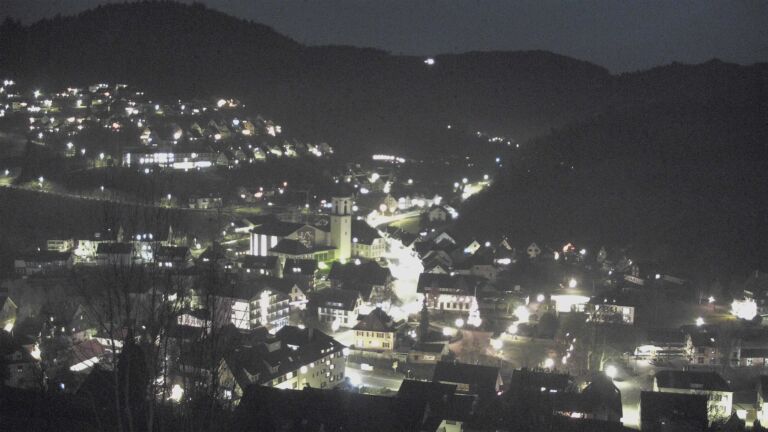 Dieses Bild zeigt eine Webcam-Aufnahme von Ottenhöfen, aufgenommen am Dienstag, den 16.12.2025 um 17:30 Uhr