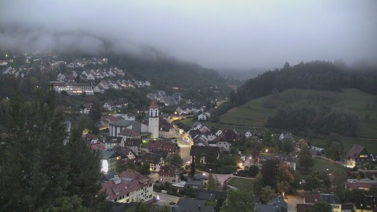 Dieses Bild zeigt eine Webcam-Aufnahme von Ottenhöfen, aufgenommen am Sonntag, den 18.10.2026 um 18:50 Uhr