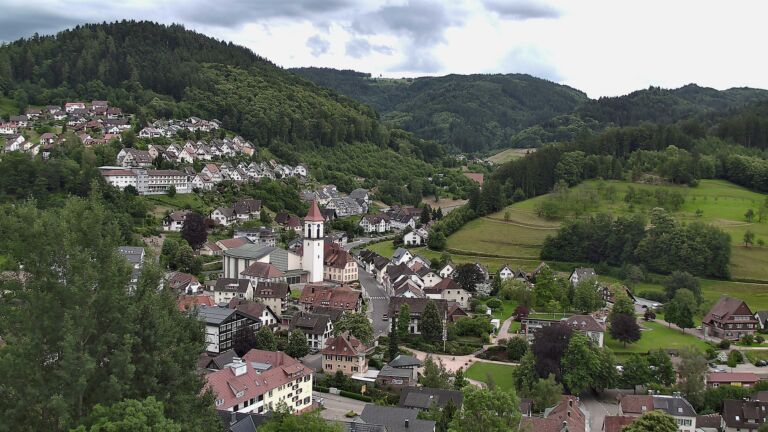 Dieses Bild zeigt eine Webcam-Aufnahme von Ottenhöfen, aufgenommen am Donnerstag, den 11.06.2026 um 18:30 Uhr