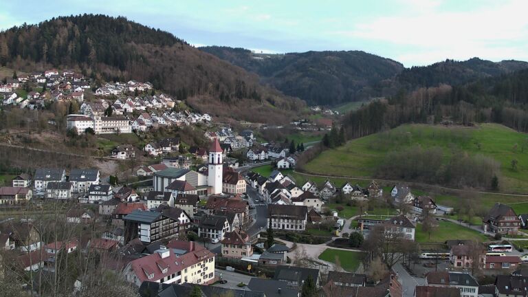 Dieses Bild zeigt eine Webcam-Aufnahme von Ottenhöfen, aufgenommen am Freitag, den 03.04.2026 um 19:40 Uhr