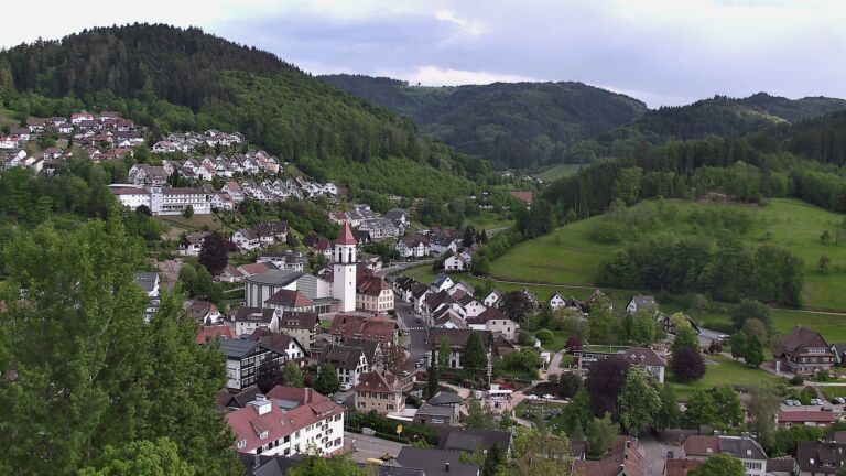 Dieses Bild zeigt eine Webcam-Aufnahme von Ottenhöfen, aufgenommen am Samstag, den 09.05.2026 um 18:00 Uhr
