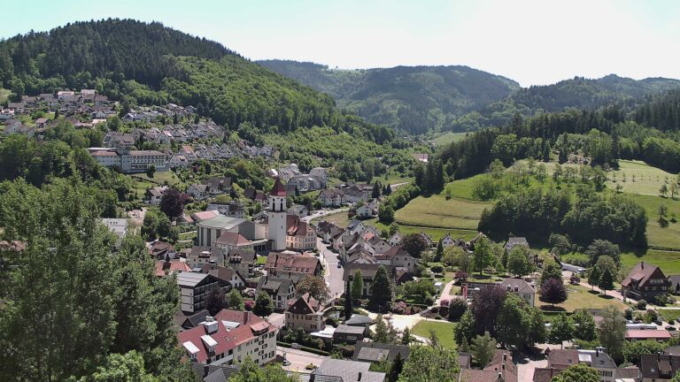Dieses Bild zeigt eine Webcam-Aufnahme von Ottenhöfen, aufgenommen am Freitag, den 22.05.2026 um 13:20 Uhr