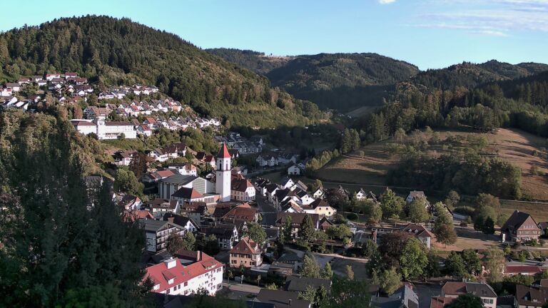 Dieses Bild zeigt eine Webcam-Aufnahme von Ottenhöfen, aufgenommen am Mittwoch, den 19.08.2026 um 19:20 Uhr