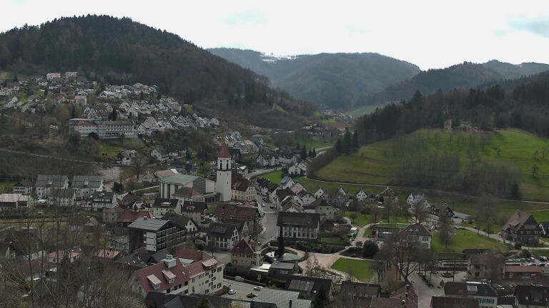 Dieses Bild zeigt eine Webcam-Aufnahme von Ottenhöfen, aufgenommen am Freitag, den 03.04.2026 um 13:00 Uhr