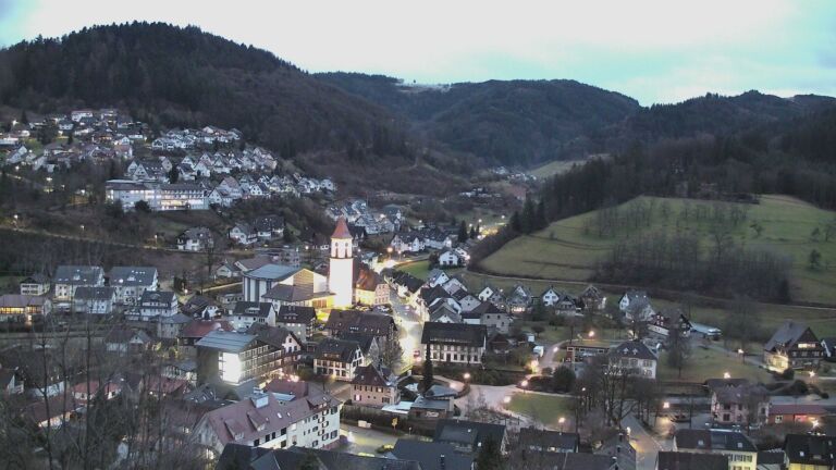 Dieses Bild zeigt eine Webcam-Aufnahme von Ottenhöfen, aufgenommen am Montag, den 16.02.2026 um 18:10 Uhr
