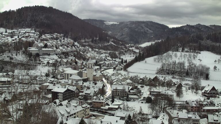 Dieses Bild zeigt eine Webcam-Aufnahme von Ottenhöfen, aufgenommen am Sonntag, den 04.01.2026 um 11:20 Uhr