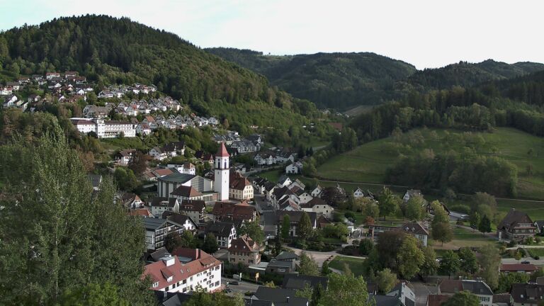 Dieses Bild zeigt eine Webcam-Aufnahme von Ottenhöfen, aufgenommen am Montag, den 21.09.2026 um 18:00 Uhr