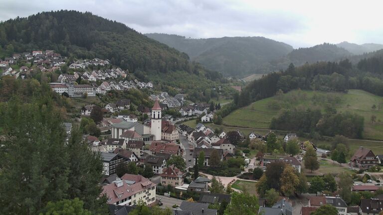 Dieses Bild zeigt eine Webcam-Aufnahme von Ottenhöfen, aufgenommen am Donnerstag, den 01.10.2026 um 14:00 Uhr