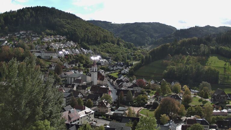 Dieses Bild zeigt eine Webcam-Aufnahme von Ottenhöfen, aufgenommen am Freitag, den 23.10.2026 um 13:50 Uhr