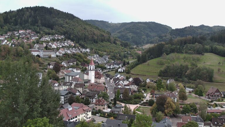 Dieses Bild zeigt eine Webcam-Aufnahme von Ottenhöfen, aufgenommen am Donnerstag, den 01.10.2026 um 07:40 Uhr