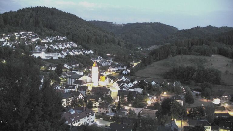 Dieses Bild zeigt eine Webcam-Aufnahme von Ottenhöfen, aufgenommen am Montag, den 10.08.2026 um 21:30 Uhr