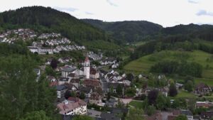Dieses Bild zeigt eine Webcam-Aufnahme von Ottenhöfen, aufgenommen am Dienstag, den 19.05.2026 um 17:10 Uhr
